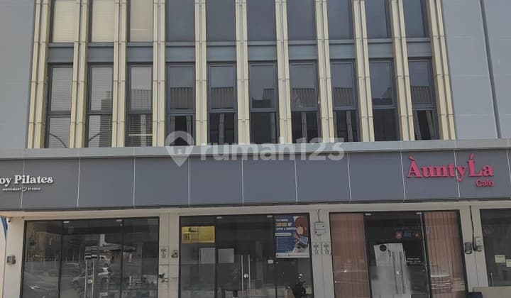 Dijual Ruko Madison, 3 Lantai Berlokadi di Kotawisata