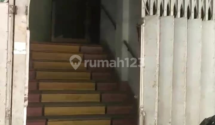 Disewakan Ruko 2 Lantai di Pusat Bisnis Sby