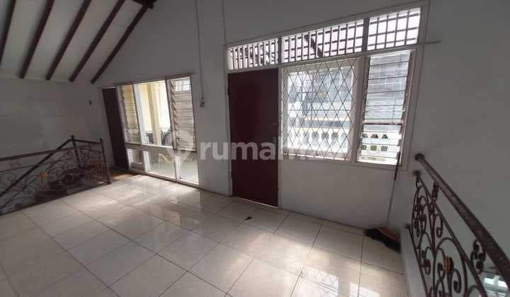 Rumah 2 Lantai Koja Dekat Moi