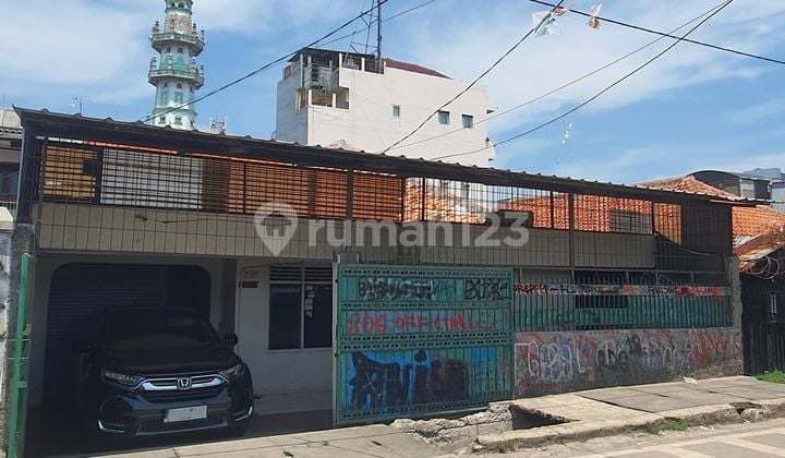 Rumah Strategis Kramat Senen: Dekat Pusat Bisnis & Pasar, Peluang Usaha Kos-Kosan Pasti Profit!