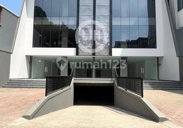 Dijual Gedung Luas Pinggir Jalan di Duren Sawit Jakarta