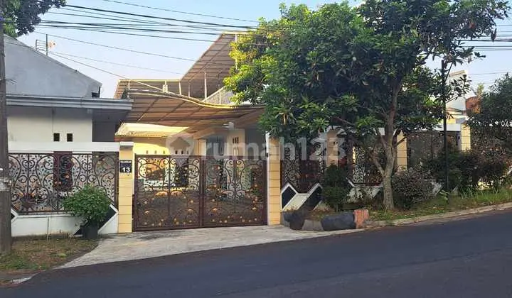 For Sale Large Luxury House in Malang City, East Java, Ready to Occupy