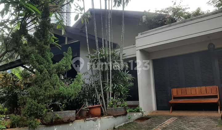 Dijual Rumah Luas di Tengah Jakarta Selatan !