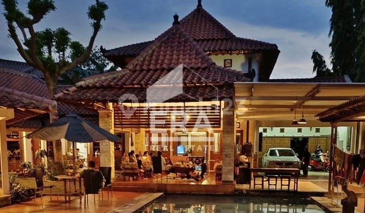 Rumah Bagus dengan Swimming Pool Siap Huni di River Park Bintaro dengan Swimming Pool