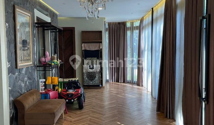 Dijual Rumah Mewah dan Luas di Sersan Bajuri Setiabudi Bdg