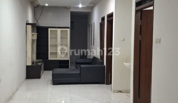 Dijual Rumah Semi Furnish 1½ Lt, di Taman Holis Indah 2