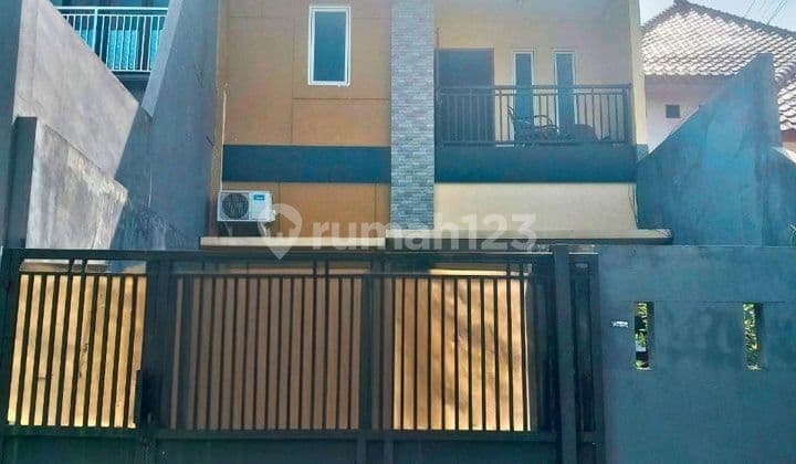 Rumah Bagus Siap Huni 2 Lantai SHM Jalan Lebar di Komp. Hankam Kembangan