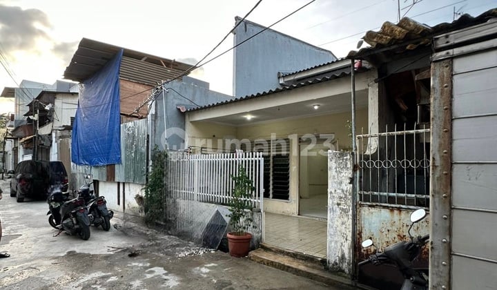 Disewakan Rumah di Penjaringan 1,5 Lantai , 5 Kamar Tidur , 2 Kamar Mandi