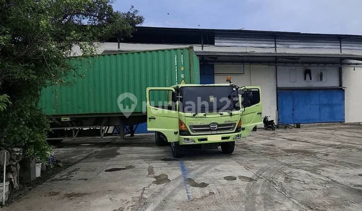 Warehouse for Sale Cheap in Pakuhaji Tangerang with Mess and Office