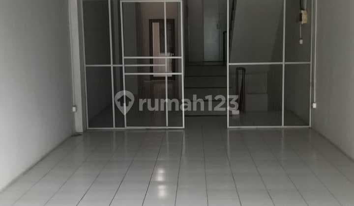 Disewakan Ruko di Salemba Tengah , Jakarta Pusat , Ada Lift Barang , Cocok untuk Usaha