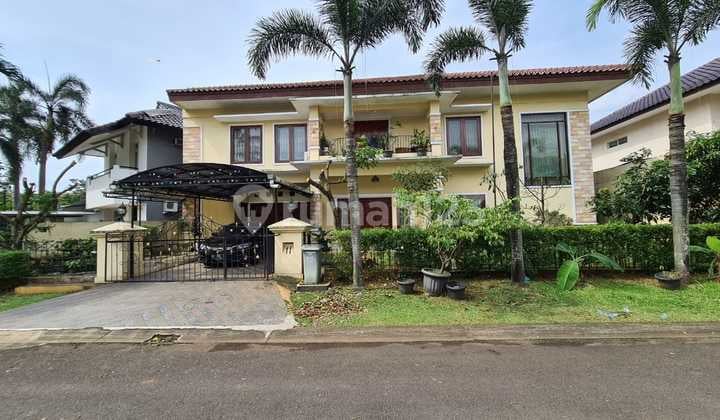 Rumah Mewah 3 Lantai Di Pusat Kota Dengan Fasilitas Lengkap Dan Dekat Tol