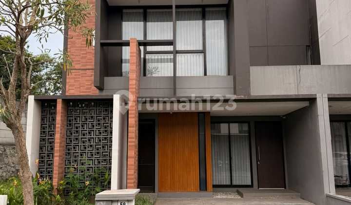 Rumah Cantik Dalam Cluster Sudah Full Furnish Siap Huni Posisi Sangat Dekat dengan Akses Tol