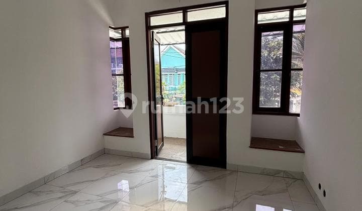 Rumah Cantik Baru Renovasi Tanpa Sekat di Pusat Kota Dekat dengan ******** dan Dekat dengan Akses Tol