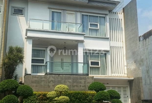 Modern 3-Story Luxury House in a Strategic Location Near PIK in Lotus Palace Residence, Kapuk Muara, North Jakarta