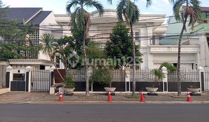 Rumah Mewah Classic 2 Lantai Lokasi Strategis Dalam Komplek Perumahan Elite Pondok Indah, Jakarta Selatan