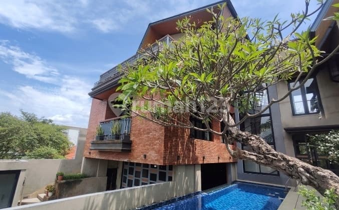 Rumah Cantik dan Asri 3 Lantai Dalam Komplek di Lokasi Strategis Jl. Wirayuda, Cipinang Melayu, Jakarta Timur