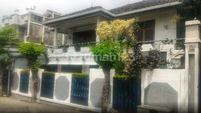 Rumah 2 Lantai Lokasi Strategis Dekar ke Area Permata Hijau di Jl. Kpbd, Kebon Jeruk, Jakarta Barat