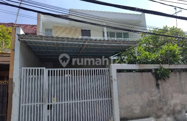 Rumah 2 Lantai di Lokasi Stategis Dekat Kota Kasablanka di Jl. Keselamatan, Manggarai Selatan, Tebet, Jakarta Selatan