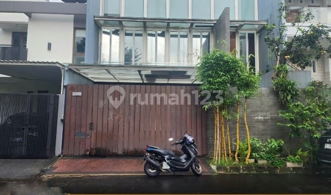 Rumah Modern Minimalist 3 Lantai Dekat Akses Tol, Dalam Komplek Taman Permata Buana, Puri Kembangan, Jakarta Barat