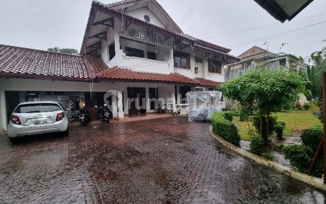 Rumah Bagus 2 Lantai Lokasi Strategis Dekat Akses Tol Depok - Antasari di Jl. Bango, Cilandak, Jakarta Selatan