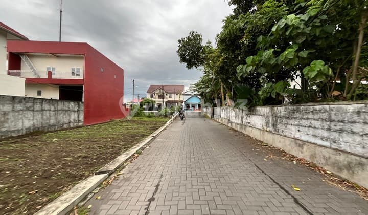 1 Menit Jl. Kabupaten: Mlati, Ringroad, Tanah-Tiga Kata yang Jarang Ketemu