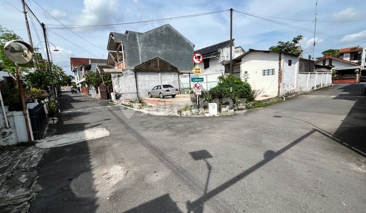 Dekat Ugm, Uny, Ringroad, Tol-Ini Tanah atau Jalan Pintas Hidup?