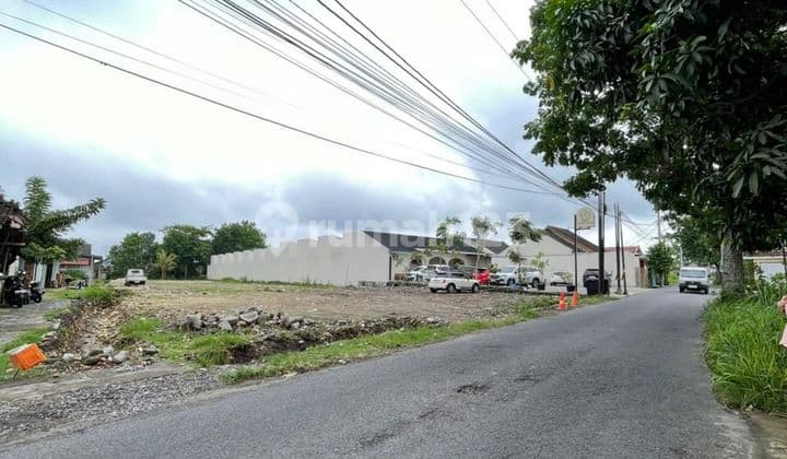 Land on Damai Street, Palagan: Build Once, Multiple Profit Options. Beside Best-Selling Villas.