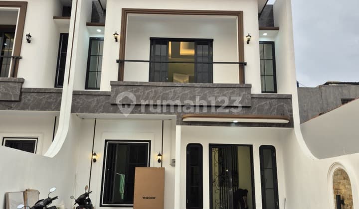 House for Sale Near Tb Simatupang, Semi-Furnished, Comfortable, Strategic Location