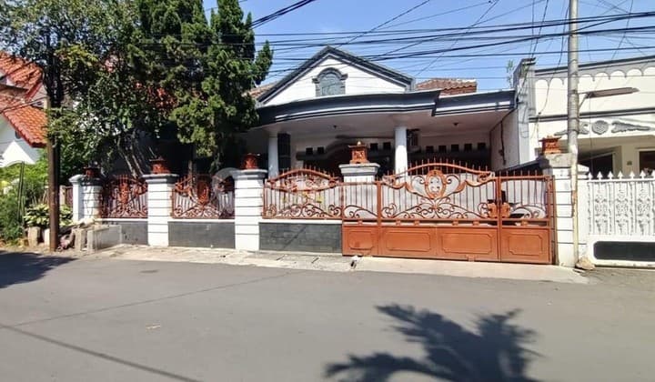 Rumah 2 Lantai di Tebet Barat dan 2 Akses Mobil Sangat Startegis