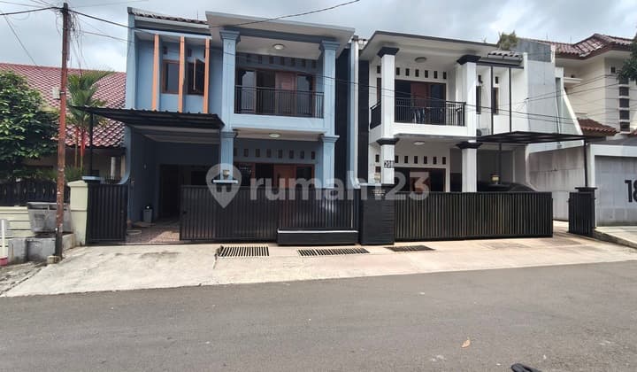 Rumah Sewa Tebet Barat Akses 2 Mobil - 2 Lantai, 4+1 Kt, Siap Huni Jakarta Selatan.