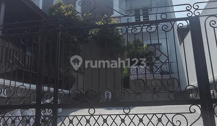 Disewakan Rumah Mewah 2 Lantai dan Bagus di, Tebet Jaksel.