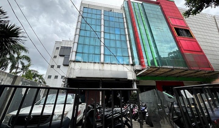 2 Ruko Gandeng, 4 Lantai, Strategis Ada Roof Top di Lokasi Premium Komersil Mampang Prapatan Jaksel