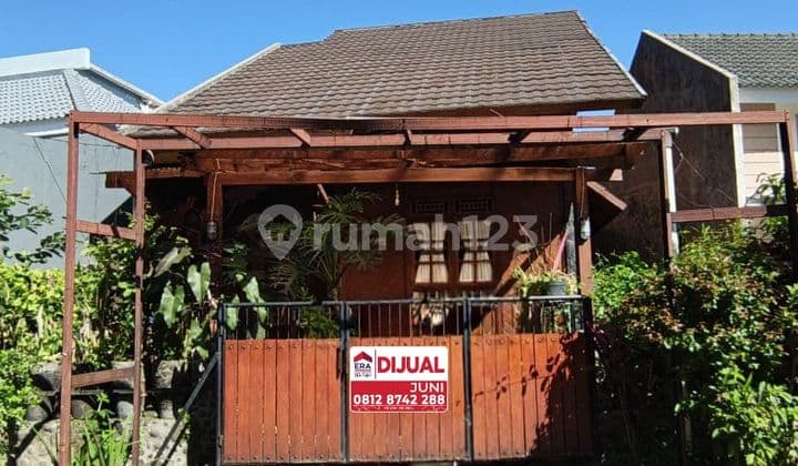 Dijual Rumah Kayu Terawat Nuansa Villa di Kemang Regency Depan Rumah Taman