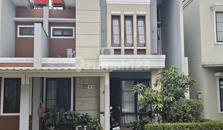 Dijual Rumah Cantik Dekat Pintu Tol di Kemang Permata