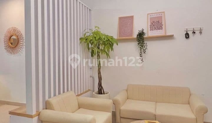 Rumah Cantik SHM 3 Lantai Semi Furnished