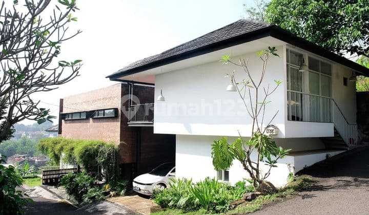 Rumah Nyaman 2 Lantai Cikutra SHM Cocok untuk Villa