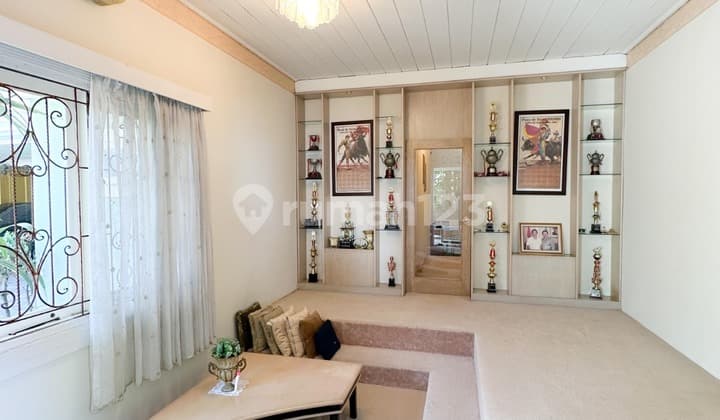 Rumah Bagus 1000m2 Muat 12 Mobil Setiabudi Bandung