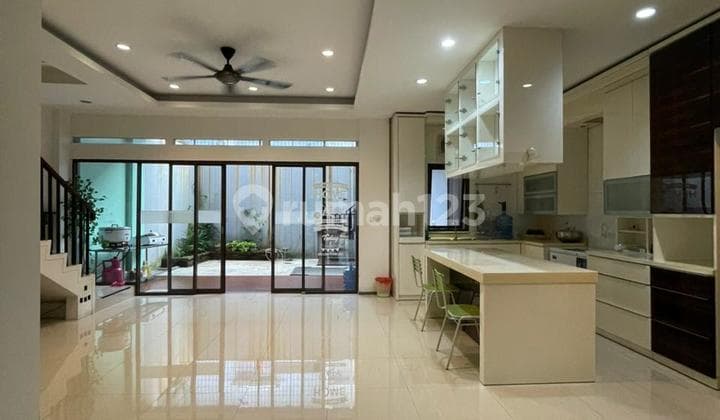 Dijual Rumah Cantik Bsd Harga 2.3 M Shm Di Jl. Lengkong Karya No.28, Lengkong Karya, Serpong Utara, Kota Tangerang Selatan, Banten, Indonesia, 15320, Serpong Utara
