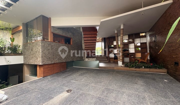Villa Mewah 4 Bedrooms di Lokasi Strategis Sanur