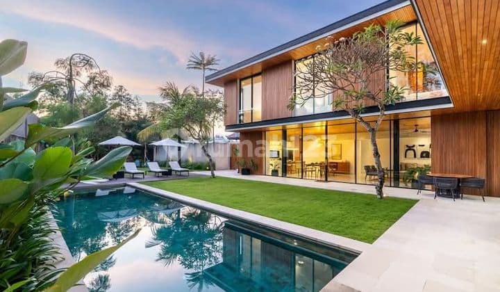 6 Bedrooms Villa Mewah Dekat Pantai Berawa