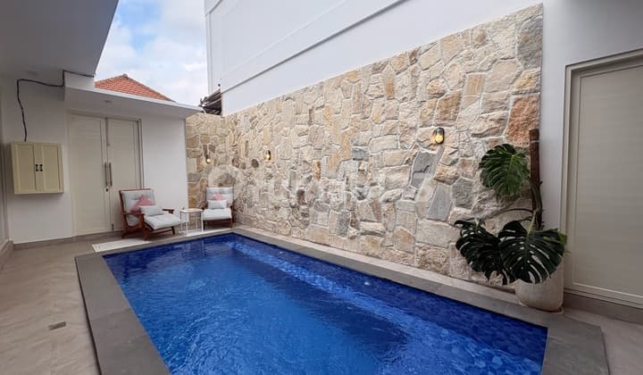 2 Bedrooms Victorian Style New Villa In Berawa Beach