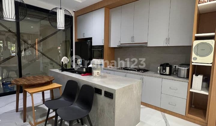 Corner House for Sale in Green Lake City