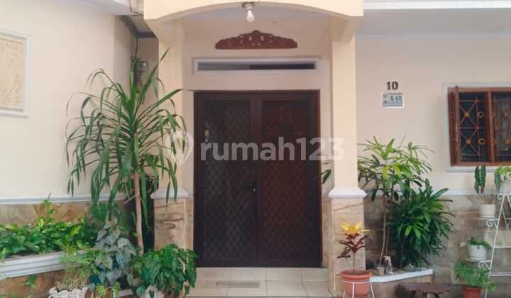 Rumah Cantik Siap Huni 2 Lantai, Lokasi Strategis di Kemanggisan