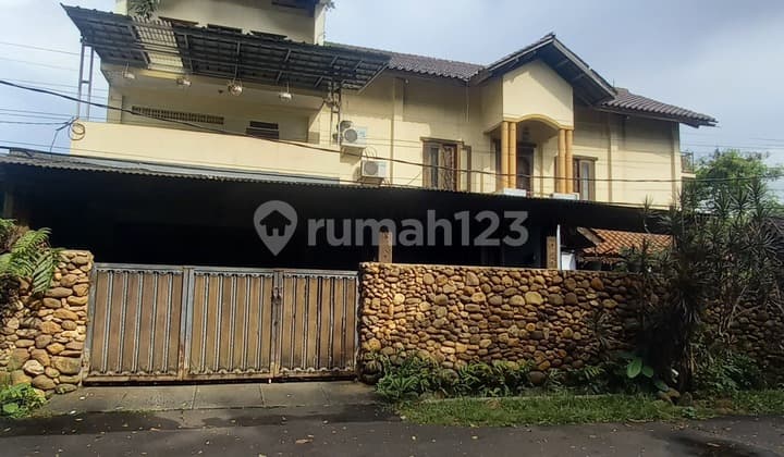 Rumah 2 Lantai Lingkungan Nyaman di Sawah Baru SHM