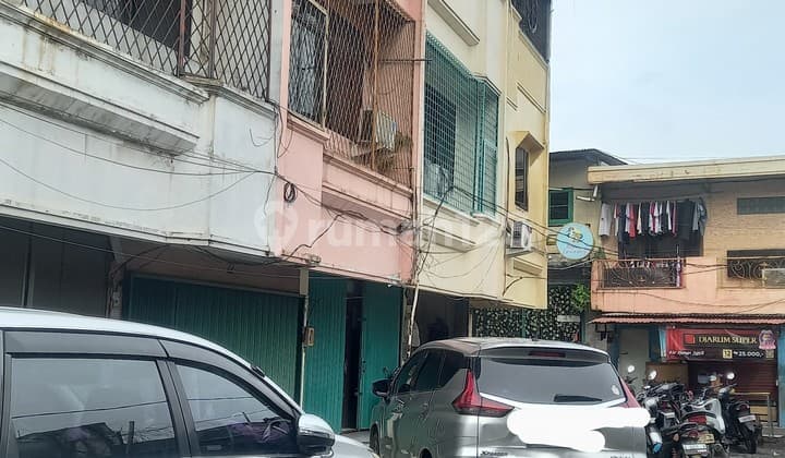 Ruko 3 Lantai Lokasi Dekat Jalan Panjang