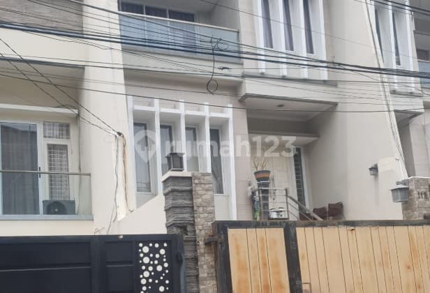 Dijual Rumah Bagus 3 Lantai di Pluit Penjaringan Jakarta Utara