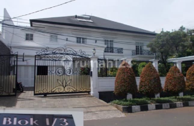 Dijual Rumah Mewah di Kebon Jeruk Jakarta Barat