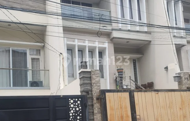 Dijual Rumah Bagus 3 Lantai di Pluit Penjaringan Jakarta Utara