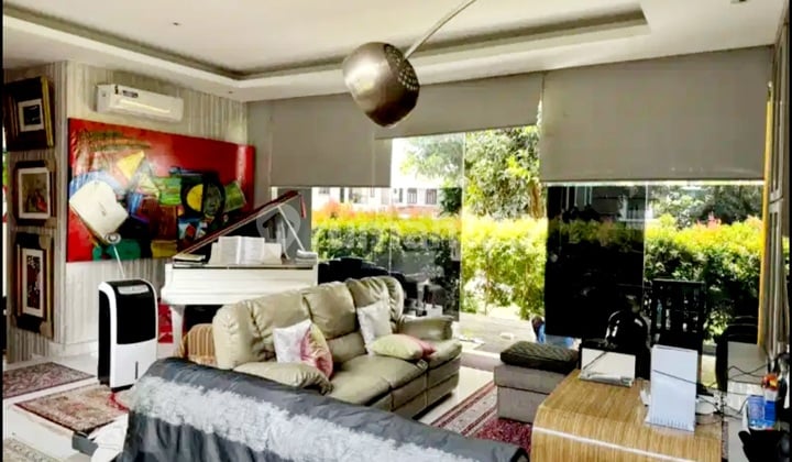 Rumah Hook 3 Lantai di Alam Sutera, Serpong - Esn