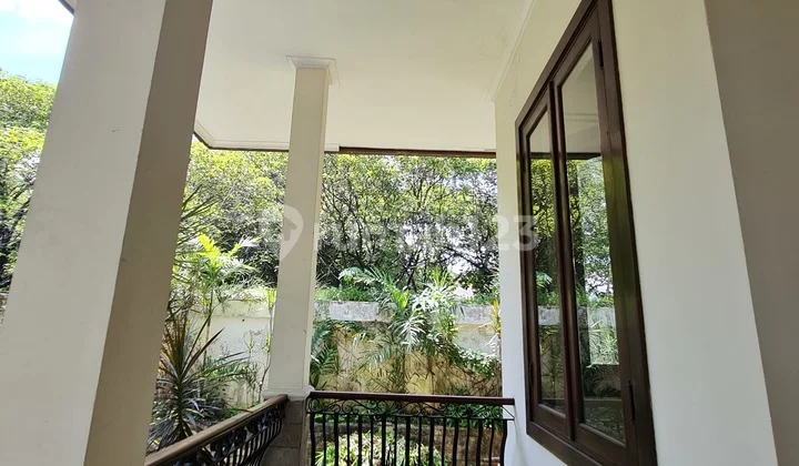 Disewakan dan Dijual Rumah Bagus 2 Lantai Patra Kuningan